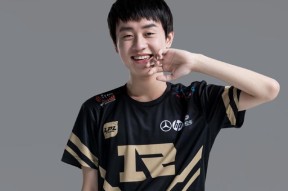 包含Uzi新星高光表现表现惊艳，瑞士队未来可期！的词条