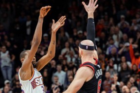  巴西杜兰特运球出界 