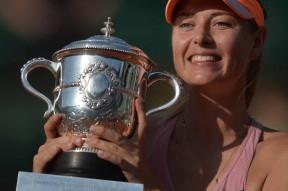 莎拉波娃回归赛场，关键助攻首场状态亮眼，勇士观众沸腾！的简单介绍